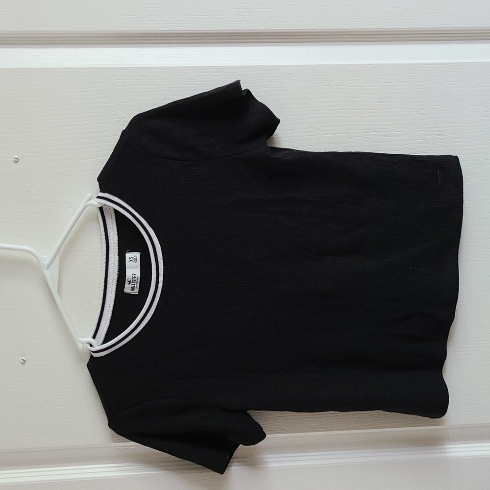 Hollister ladies Black short sleeve tshirt with white trim